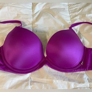 Victoria’s Secret Very Sexy Lightly Lined Plunge Bra